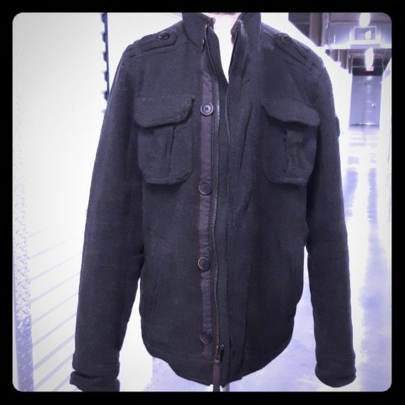 Abercrombie & Fitch - Picture 1 of 4